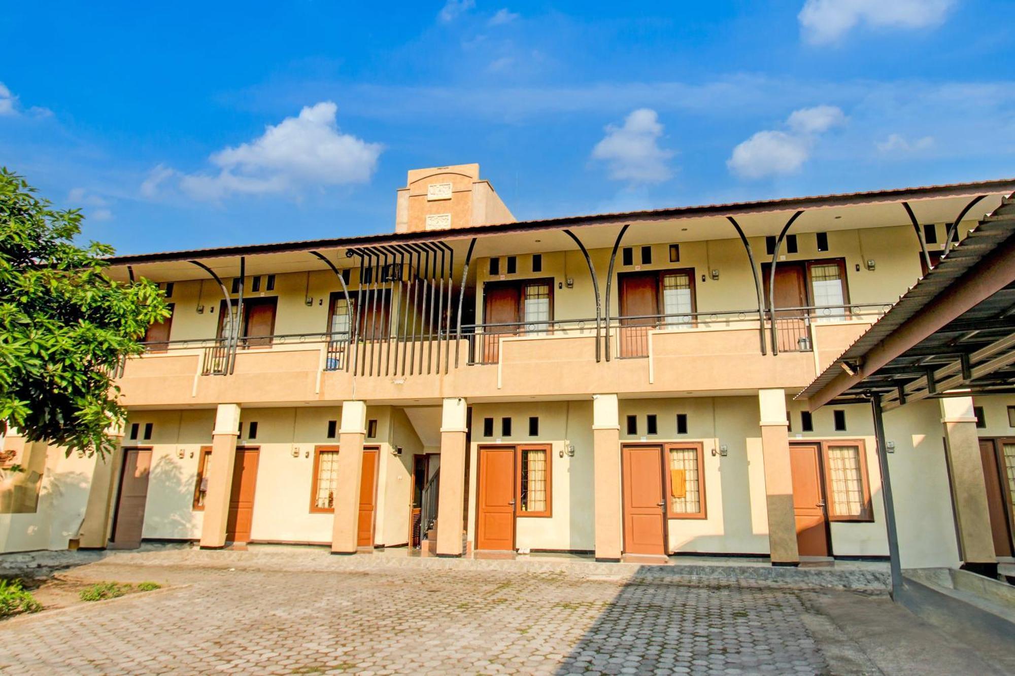 Oyo Life 93284 Kos Cendana Raya Hotel Mataram Bagian luar foto